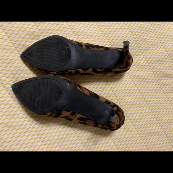 Size 9.5 leopard pump - Picture 3 of 5